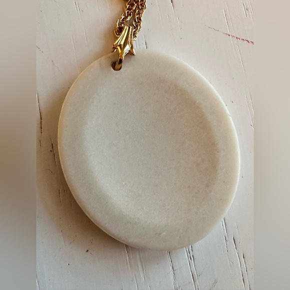 VINTAGE Avon 1988 Classic Gold Rose Ceramic Necklace and Earrings Set - Picture 4 of 12